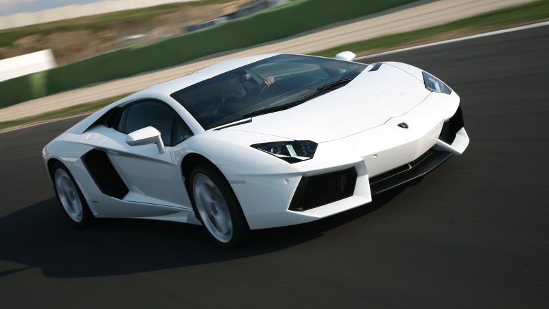Illustration for article titled Lamborghini Aventador LP-700 at Vallelunga